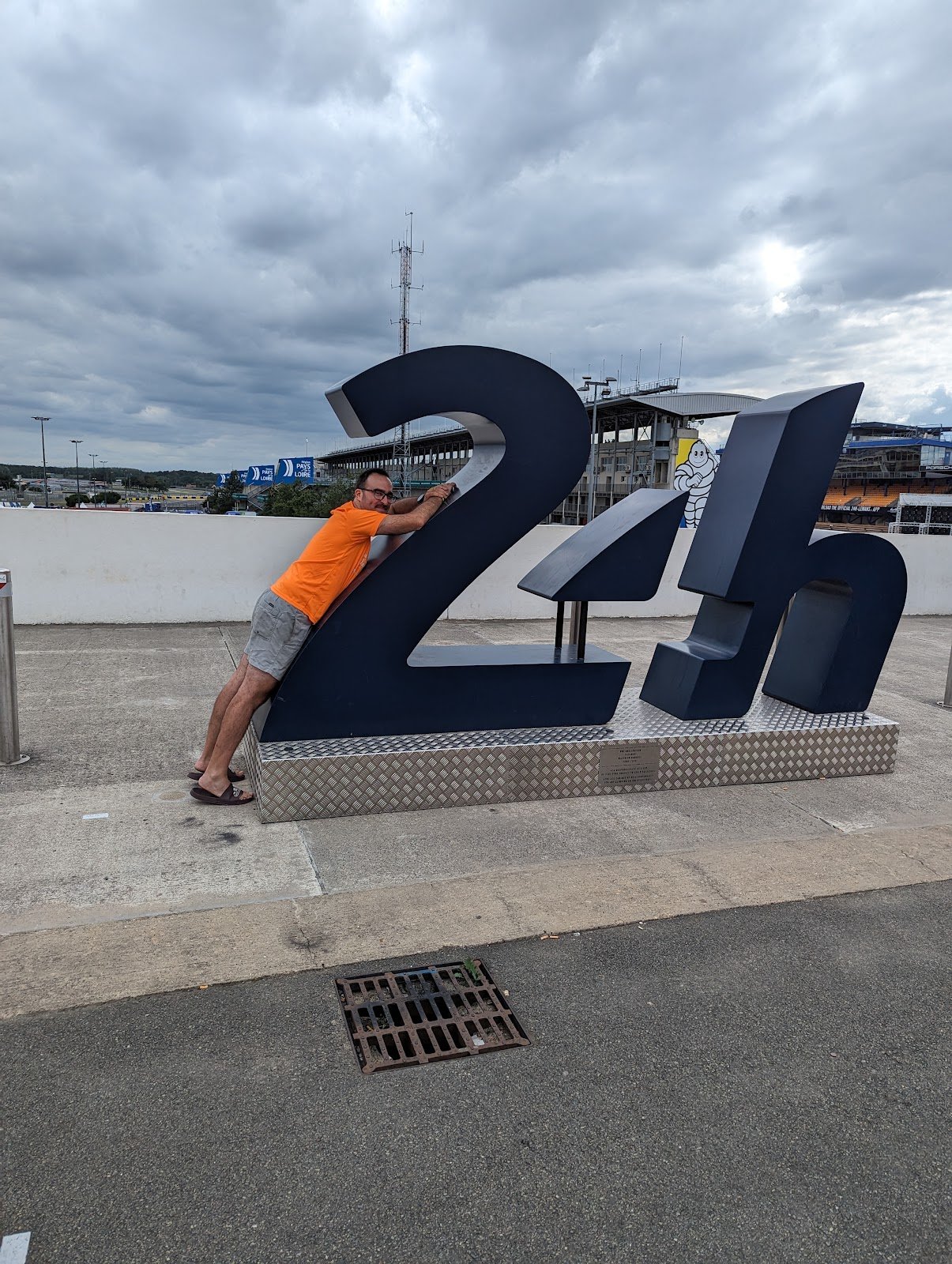 Monument des 24 Heures à l’entrée du circuit du Mans