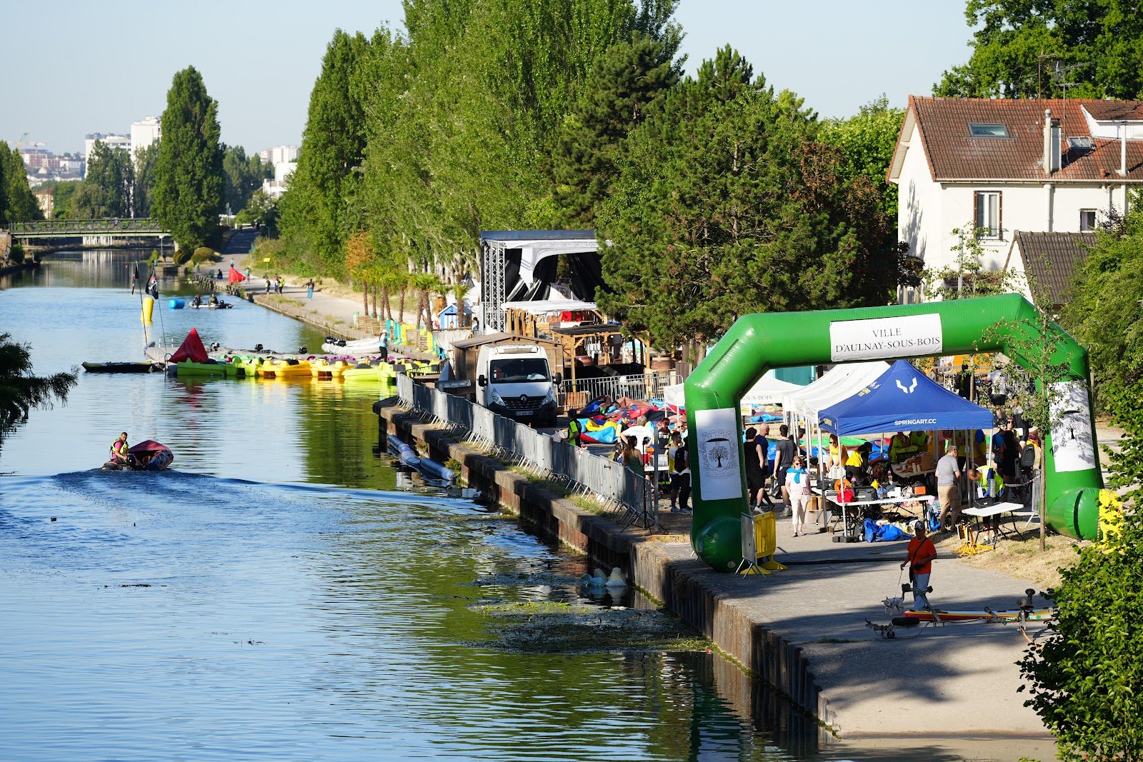 Vue du canal de l’Ourcq et du village du Canathlon 2026
