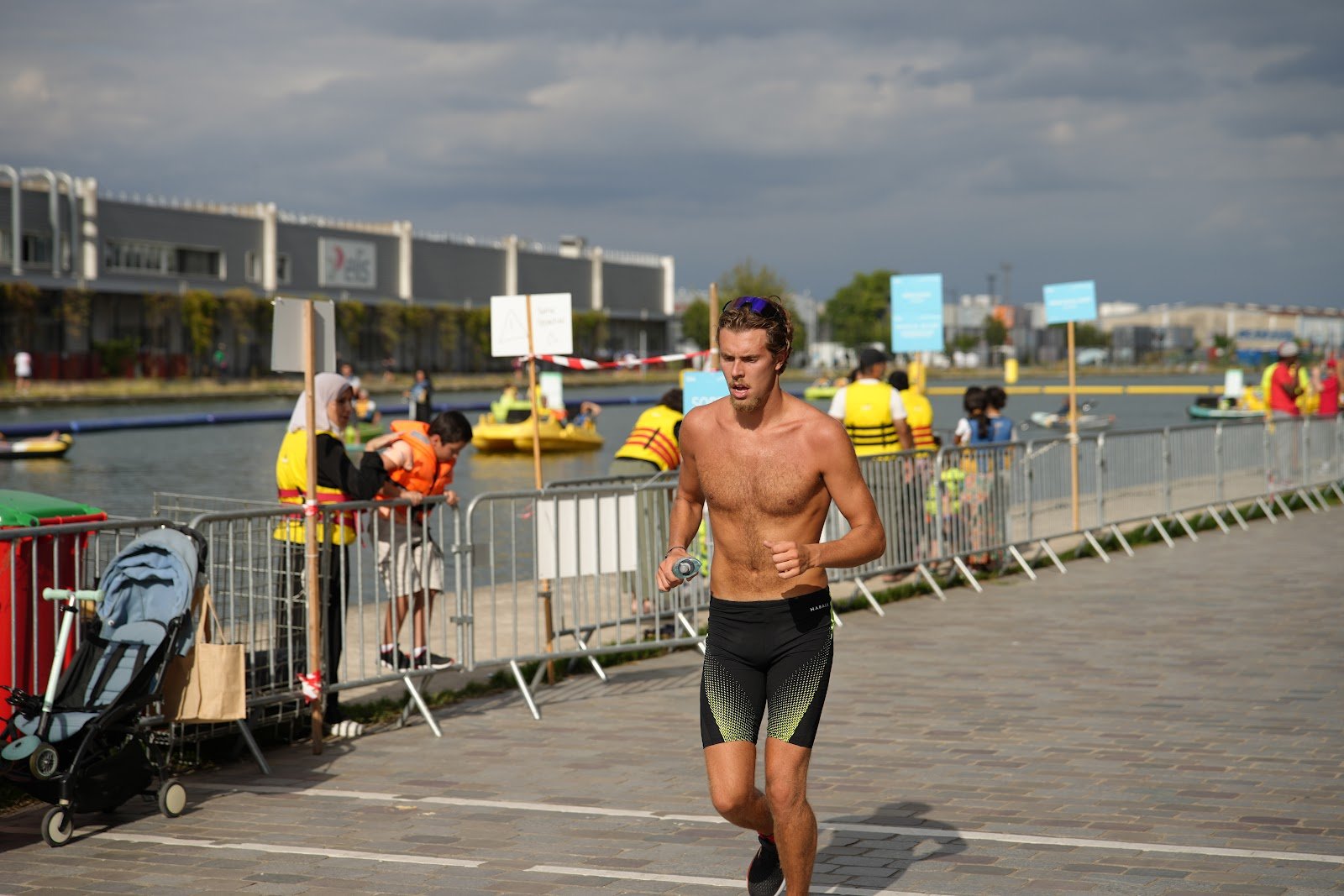 Participant courant le long du canal de l’Ourcq à Pantin